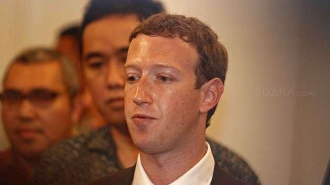 Jatuh dari Sepeda, Mark Zuckerberg Patah Tangan