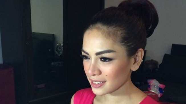 Jenguk Anak, Nikita Mirzani Ogah Bertemu Sajad