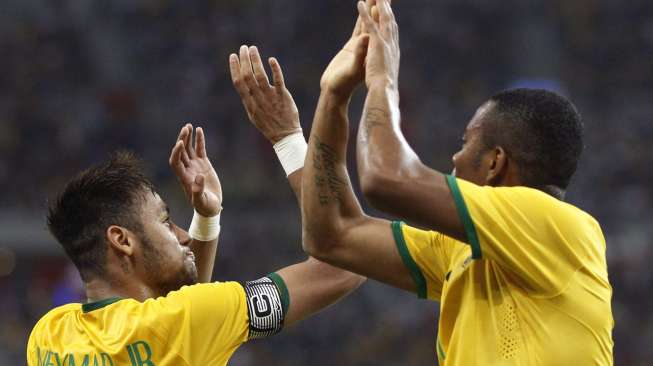 Neymar(kiri) Rayakan golnya bersama Robinho [Reuters/Edgar Su]