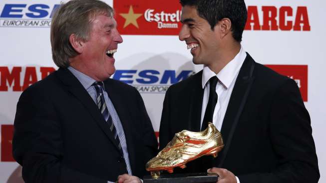 Suarez Terima Penghargaan Sepatu Emas