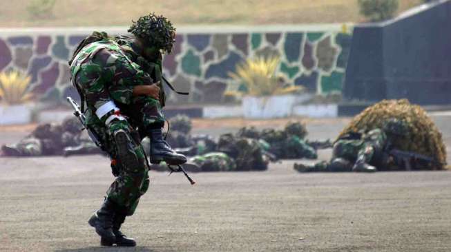 Peringatan Hari Kesehatan TNI-AL (Harkesal) 2014 di Bhumi Marinir Karangpilang, Surabaya, Jatim, Kamis (16/10). [Antara/M Risyal Hidayat]