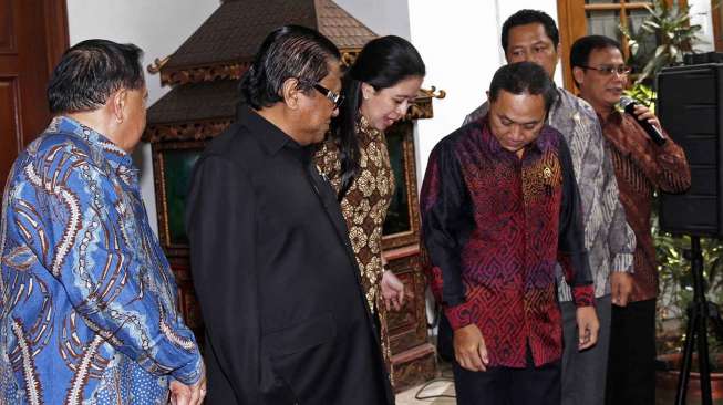 Pimpinan MPR RI mengunjungi kediaman Presiden ke-5 RI Megawati Soekarnoputri di kawasan Menteng Jakarta, Kamis (16/10). [suara.com/Kurniawan Mas'ud]