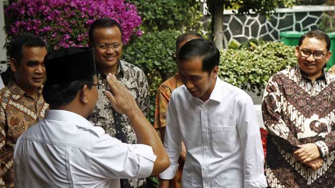 Berbatik Coklat, Prabowo Temui Jokowi di Istana Bogor