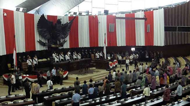 Presiden dan Wakil Presiden terpilih Joko Widodo (Jokowi) dan Jusuf Kalla (JK) mengikuti geladi bersih pelantikan di Ruang Paripurna, Gedung Nusantara MPR, Senayan, Jakarta, Sabtu (18/10). [suara.com/Bowo Raharjo]