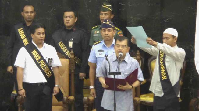 Wakil residen terpilih Jusug Kalla hadir dalam geladi bersih terakhir pelantikan di Gedung MPR. [suara.com/Bagus Santosa