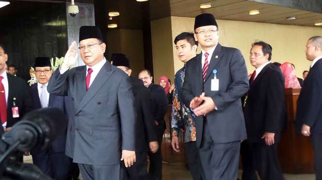 Prabowo hadiri pelantikan presiden dan wakil presiden terpilih di gedung MPR/DPR Jakarta, Senin (20/10).