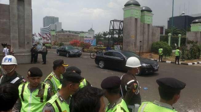 Demi Jokowi, 8 Anggota Dewan Jalan Kaki ke Monas