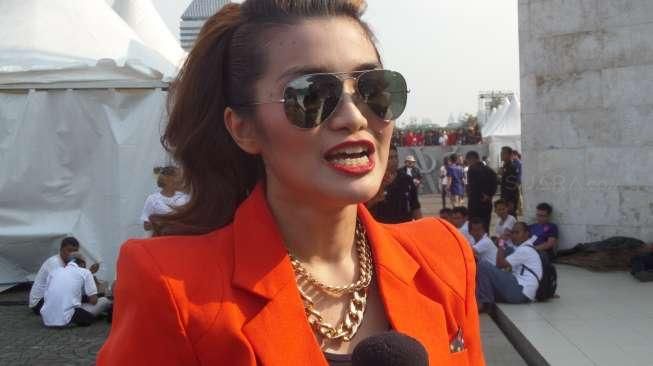 Fitri Carlina Goyang Panggung 'Jokowi'