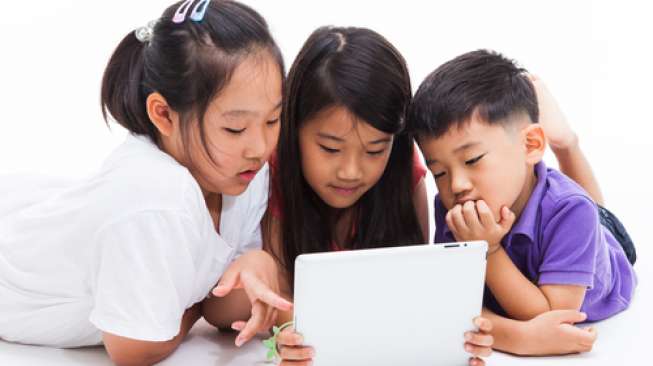 Studi: Gadget Bikin Anak Sulit Tidur