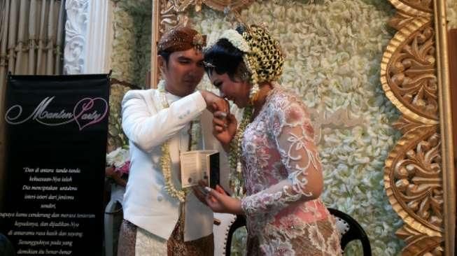 Sibuk, Aldi Taher dan Istri Batal Bulan Madu