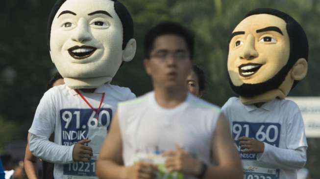 Peserta Jakarta Marathon di kawasan Monumen Nasional, Jakarta, Minggu (26/10). [Antara/Rosa Panggabean]