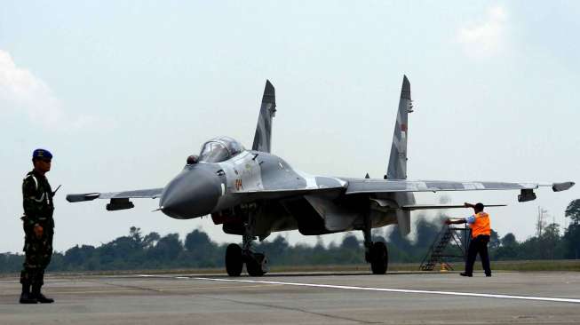 Sukhoi SU30 dan SU27 melakukan misi latihan Pertahanan Udara Nasional .