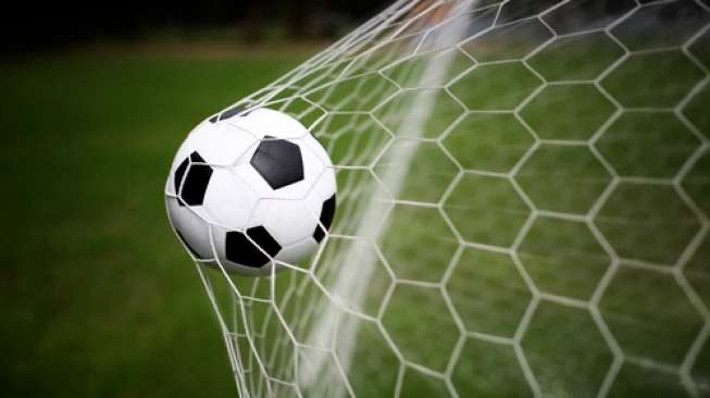 Gara-gara Sepak Bola, Suami Ancam Ceraikan Istri
