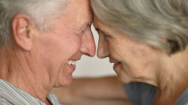 Ilustrasi pasangan kakek nenek. (Shutterstock)