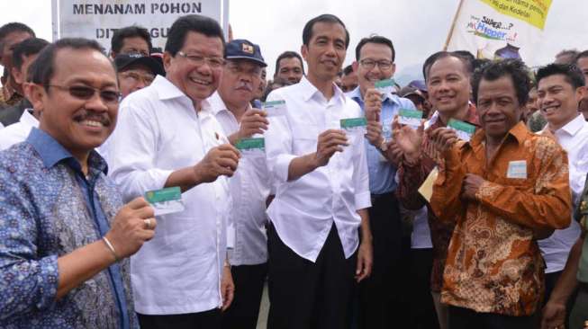 Ditunggu, Pengakuan Jokowi soal Dana 'Kartu Sakti'