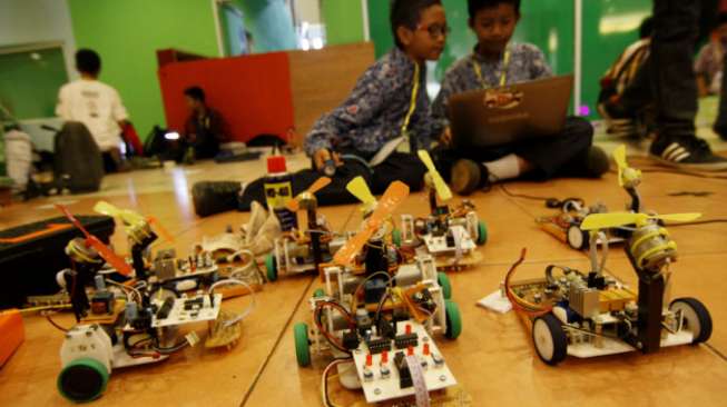 Wow, Murid SD Ciptakan Robot Pengangkut Sampah