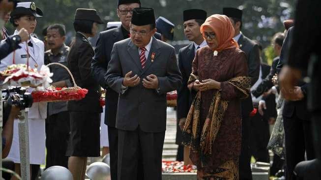 JK Jalan Kaki di Karpet Merah
