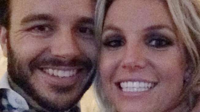 Pamer Cincin, Britney Spears Segera Nikah Lagi?