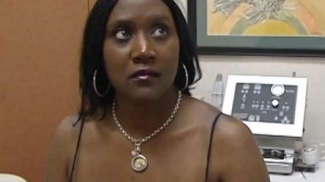 Perempuan Ini Mempunyai Payudara Raksasa