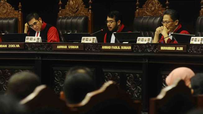 Majelis Hakim MK menolak putusan untuk keseluruhan karena menteri keuangan sebagai pembantu Presiden.