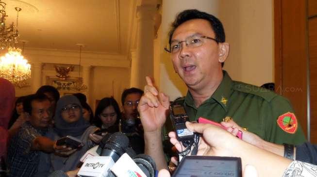 Ahok Teken UMP DKI Jakarta Rp2,7 Juta