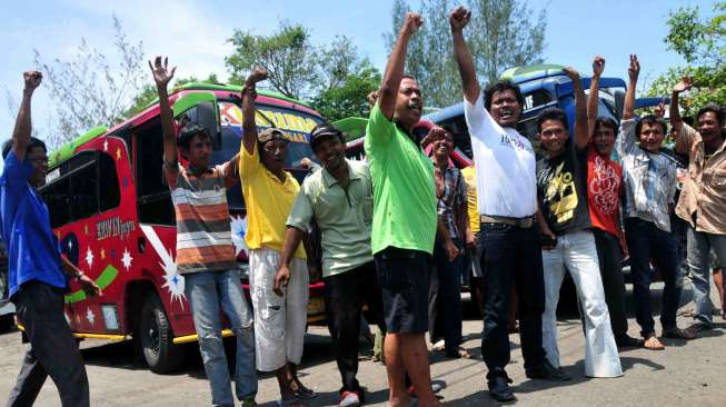 Sopir Angkot Alih Profesi Tukang Ojek