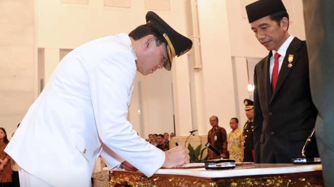 Jokowi Lantik Ahok