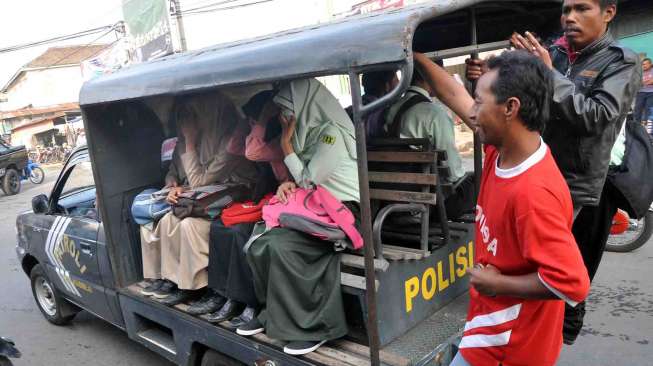 Mogok Massal Di Berbagai Daerah