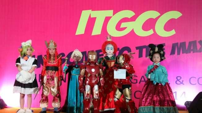 Para Bocah Ini Keranjingan 'Cosplay'