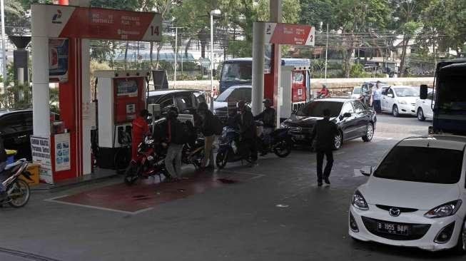 Harga Pertalite dan Pertamax Turun Rp200 per Liter Nanti Malam