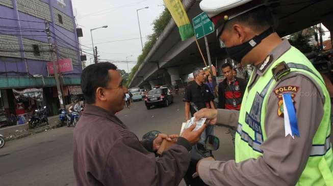 Pengendara Kena Razia, Polantas Bengkalis Siap 'Menghibur'