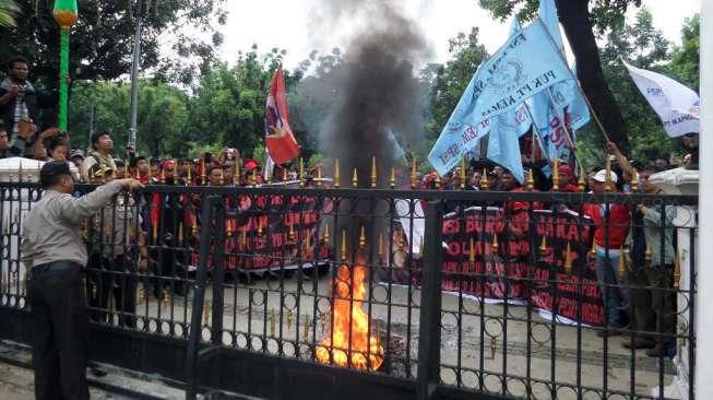 Tolak UMP DKI, Buruh Ancom Mogok Massal