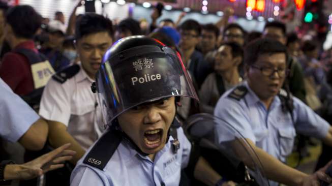 Tujuh Polisi Pemukul Demonstran Hongkong Ditangkap