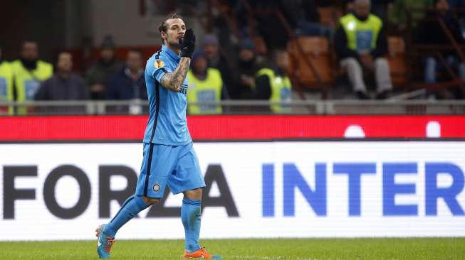 Pemain Inter Milan Pablo Osvaldo menjadi penentu kemenangan Inter Milan  atas Dnipro di Liga Europa. REUTERS/Alessandro Garofalo