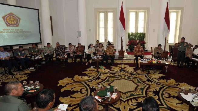 Jokowi Bertemu Pangkotama TNI