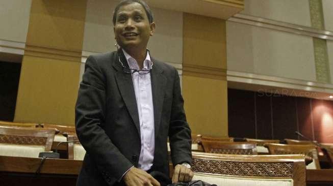Terdapat dua calon pimpinan KPK, Busyro Muqoddas dan Robby Arya Brata yang menjalani uji kelayakan dan kepatutan.