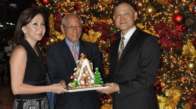 Sambut Natal, Gran Melia Rayakan "Christmas Tree Lighting"
