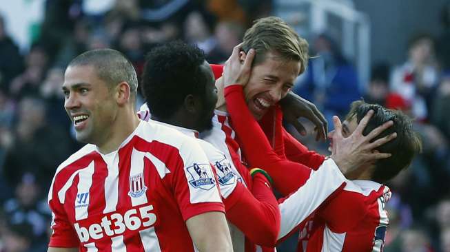 Crouch Perpanjang Kontrak Bersama Stoke