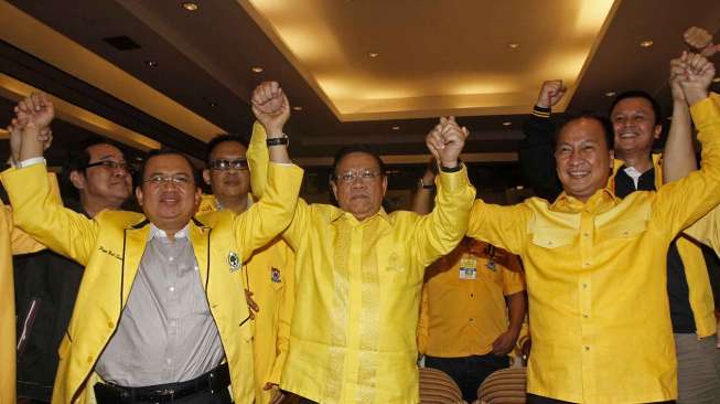 Ketua Tim Penyelamat Partai Golkar Agung Laksono terpilih sebagai Ketua Umum Partai Golkar hasil Musyawarah Nasional IX yang di adakan di Hotel Mercure Ancol Jakarta, Senin (8/12) dini hari. 