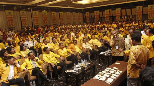 Ketua Tim Penyelamat Partai Golkar Agung Laksono terpilih sebagai Ketua Umum Partai Golkar hasil Musyawarah Nasional IX yang di adakan di Hotel Mercure Ancol Jakarta, Senin (8/12) dini hari. 