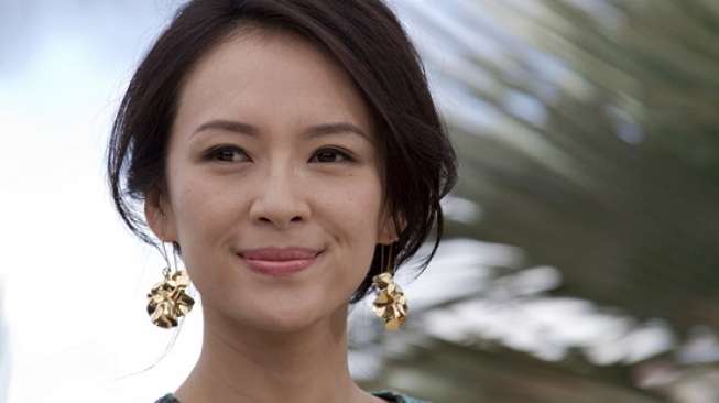 Zhang Ziyi Perlihatkan Wajah Bayinya