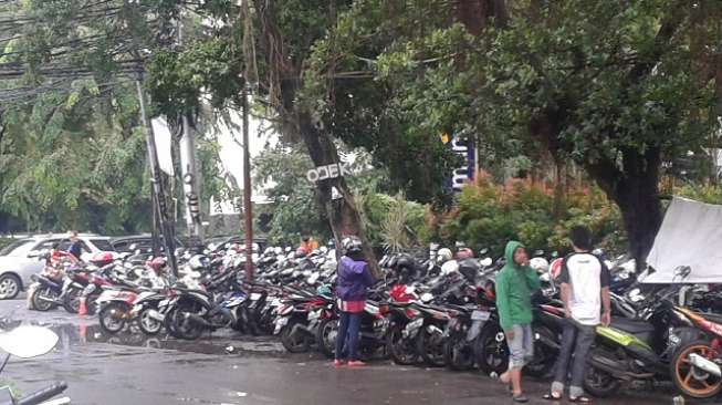 Viral Jukir Liar Bikin Pemotor Kena Apes, Motor Diangkut Dishub dan Tukang Parkir Malah Pura-Pura Tak Tahu