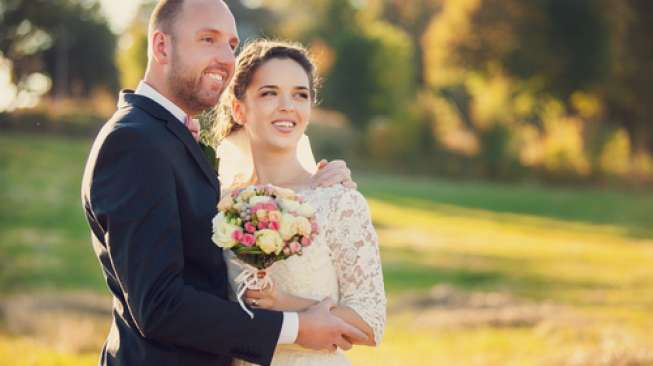 Ilustrasi menikah dengan gadis lebih muda (Shutterstock).