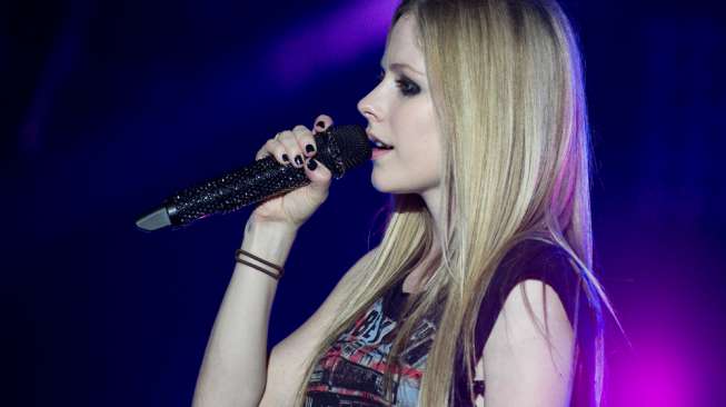 20 Tahun Berlalu! Avril Lavigne Remake Album Let Go, Penampilannya Dipuji Ikonik