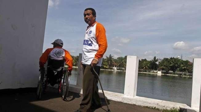 Mereka merayakan dengan lomba ajang penampilan bakat dan kreativitas antar sesama disabilitas. 