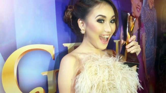 Masih Muda, Ayu Ting Ting Butuh Suami Baru