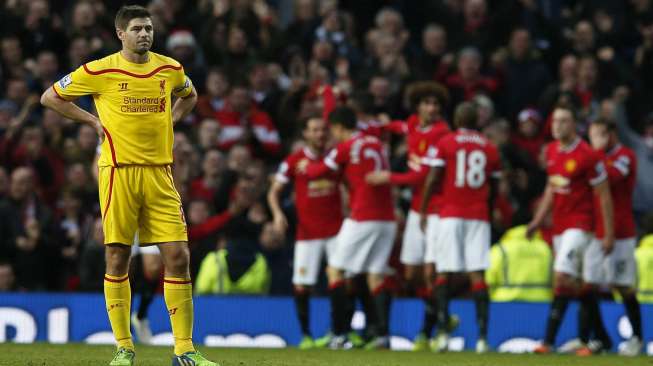 Begini reaksi kapten Liverpool Steven Gerrard setelah dikalahkan Manchester United di Old Trafford. REUTERS/Phil Noble