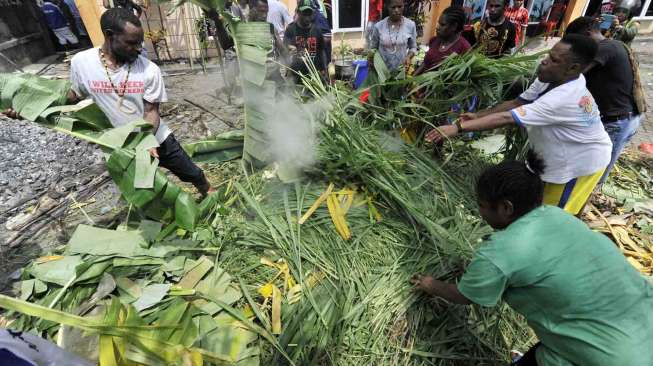 Tradisi Bakar Batu