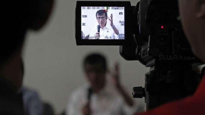 Dualisme kepemimpinan di partai Golkar dapat diselesaikan oleh internal partai sendiri. 