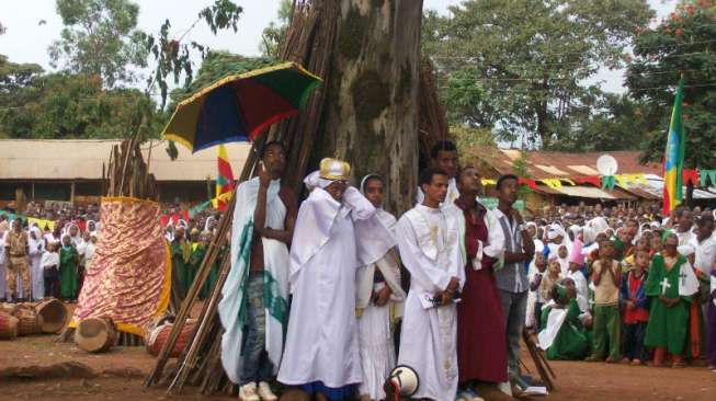 Ritual Membakar Pohon di Ethiopia